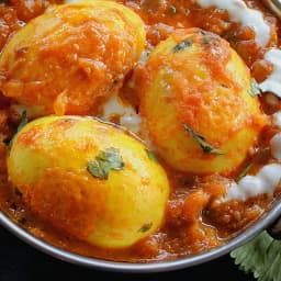 Egg Masala (Free Naan)