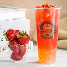 D10. Fresh Strawberry Passion Fruit Tea With Agar Jelly
