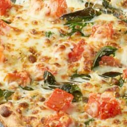 Fresh Spinach & Tomato Alfredo Pizza