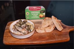 Warm Sardines in Garlic and Basil: Mouettes D'arvor